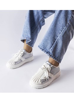 Srebrne sneakersy na platformie Binet ze sklepu gemre w kategorii Trampki damskie - zdjęcie 157577406