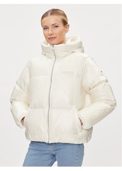 Tommy Hilfiger Kurtka puchowa New York Gloss WW0WW40836 Écru Relaxed Fit ze sklepu MODIVO w kategorii Kurtki damskie - zdjęcie 182674316