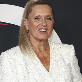 Jesteś po 60. i szukasz ładnej czapki? Pędź do sklepu po model w stylu Kasprzyk  